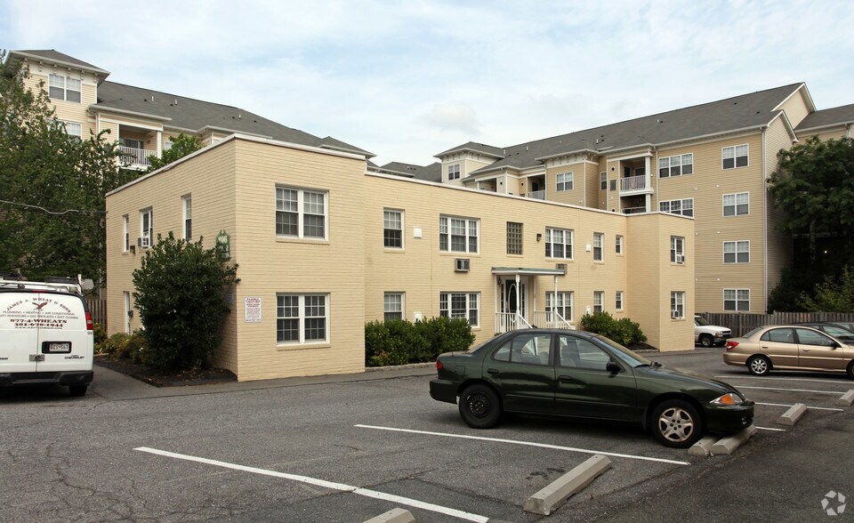 206 Brookes Ave, Gaithersburg, MD à vendre - Photo principale - Image 1 de 3