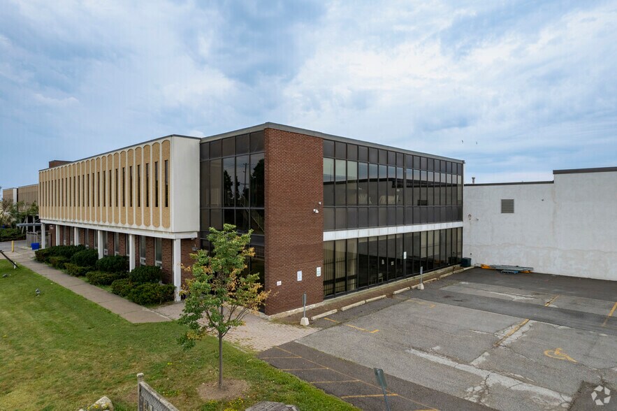 1870-1880 Birchmount Rd, Toronto, ON à vendre - Photo principale - Image 1 de 1