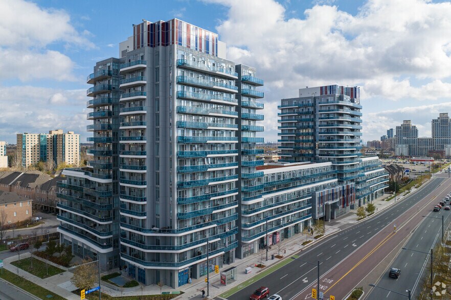 9471 Yonge St, Richmond Hill, ON à vendre - Photo du bâtiment - Image 2 de 11