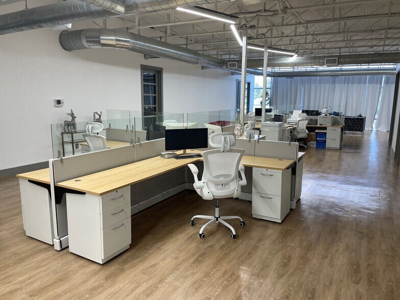 2840 S Bryan Ave, Fort Worth, TX à louer - Photo du bâtiment - Image 2 de 7