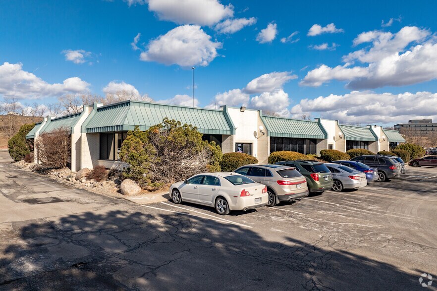 10824 Old Mill Rd, Omaha, NE à louer - Photo du bâtiment - Image 1 de 11