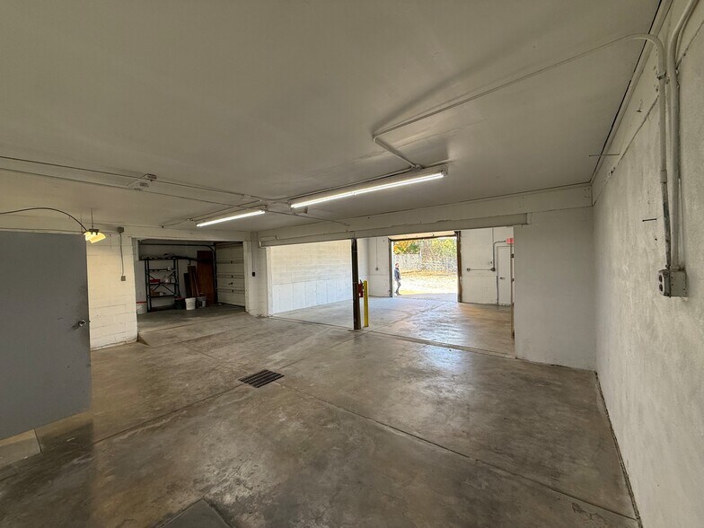 10703 Tesshire Dr, Saint Louis, MO à vendre - Photo du bâtiment - Image 3 de 12