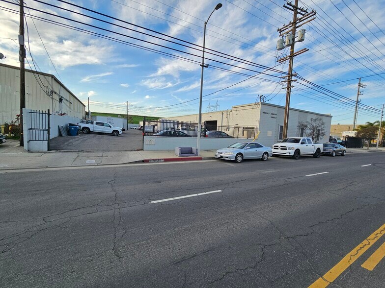 11654-11660 Sheldon St, Sun Valley, CA à louer - Photo du bâtiment - Image 1 de 7