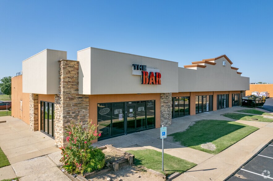 8202-8278 E 71st St, Tulsa, OK à louer - Photo du bâtiment - Image 2 de 17