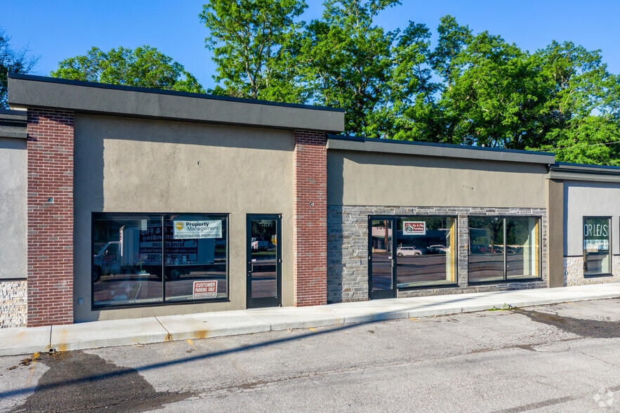 7801-7811 Shawnee Mission Pky, Overland Park, KS for lease - Building Photo - Image 3 of 22