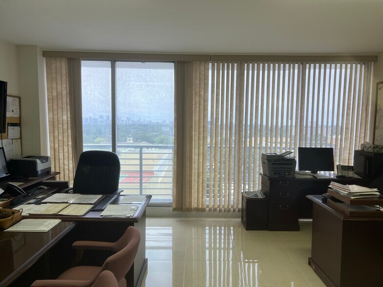 1720 Harrison St, Hollywood, FL à vendre - Photo du bâtiment - Image 2 de 25
