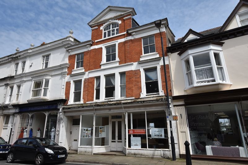18 Market Pl, Bideford for lease - Building Photo - Image 2 of 2