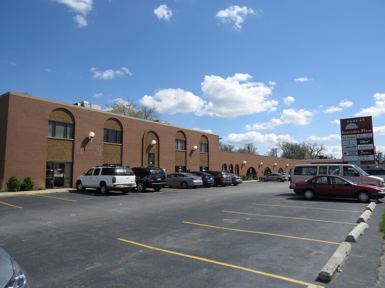 5401-5443 Broadway St, Merrillville, IN for lease - Building Photo - Image 2 of 10