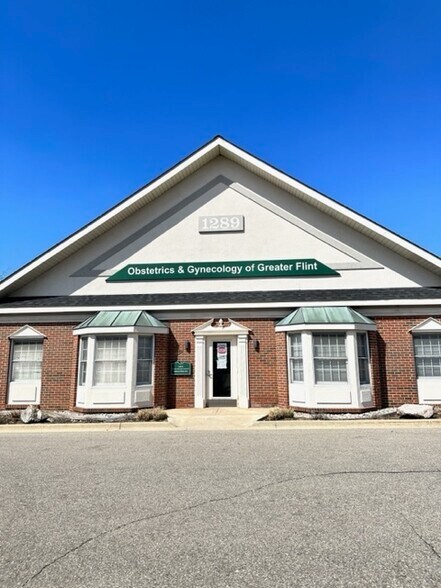 1289 S Linden Rd, Flint, MI à louer - Photo du bâtiment - Image 2 de 26