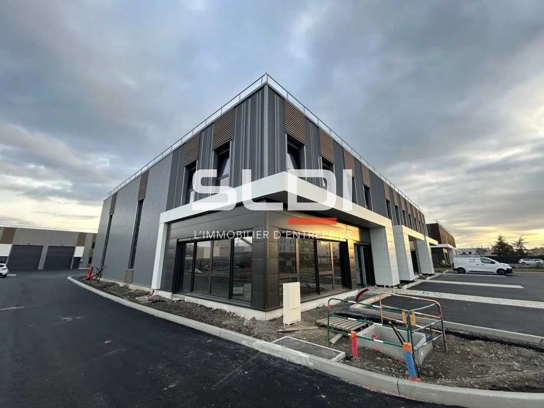 Office in Villefranche-sur-Saône for lease Building Photo- Image 1 of 9