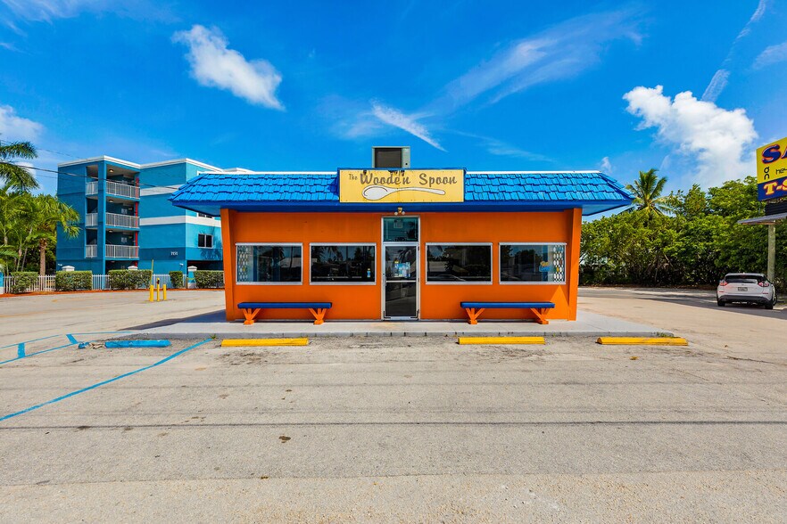 7007 Overseas Hwy, Marathon, FL à vendre - Photo du bâtiment - Image 1 de 12