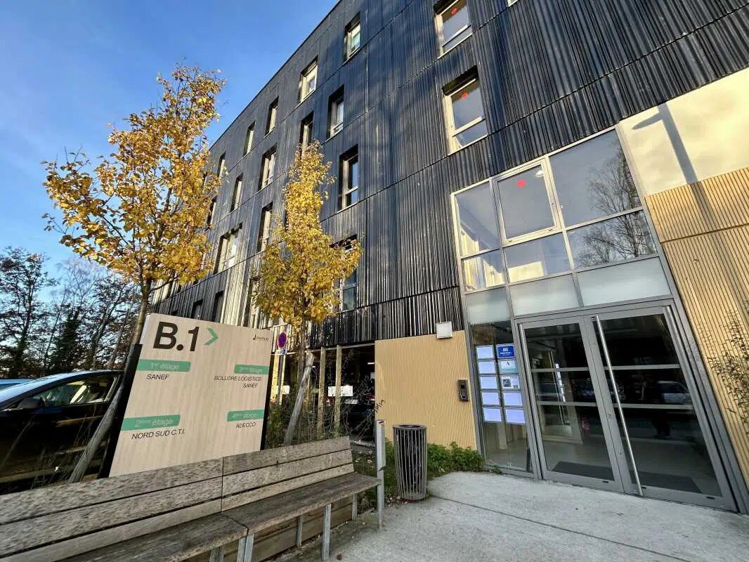 Bureau dans Petit-Couronne à louer Photo du bâtiment- Image 1 de 8