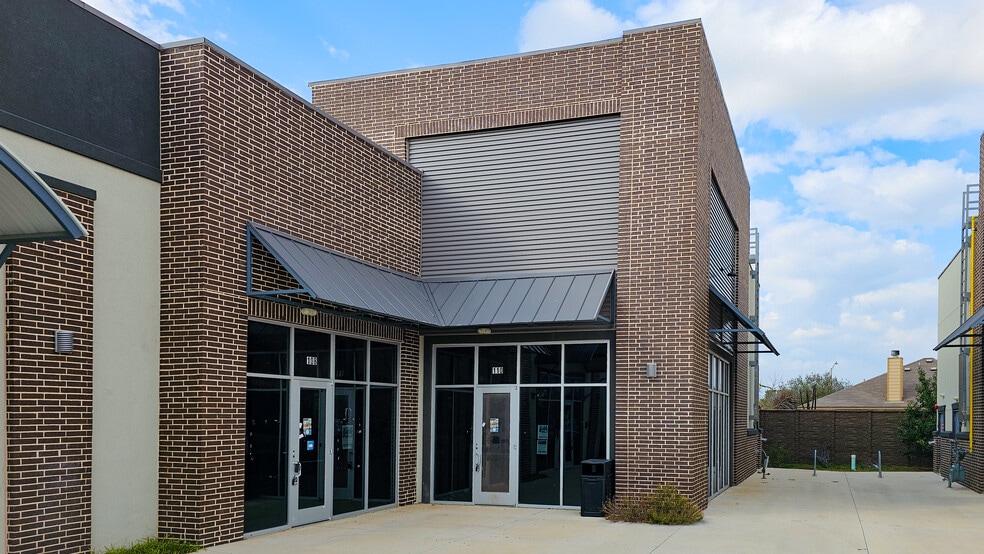 821 W New Hope Dr, Cedar Park, TX for lease - Building Photo - Image 2 of 15