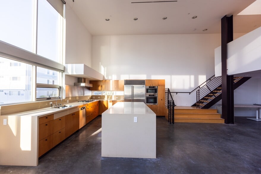 701 Ocean Front Walk, Venice, CA for lease - Building Photo - Image 3 of 11