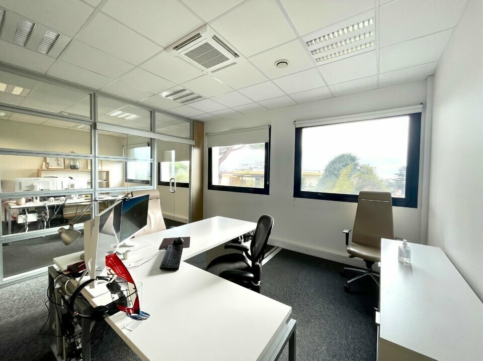 Office in Cagnes-sur-Mer for sale Interior Photo- Image 1 of 11