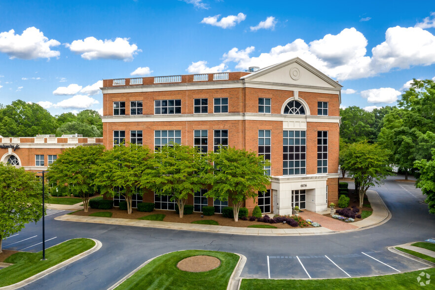 6836 Carnegie Blvd, Charlotte, NC for lease - Building Photo - Image 2 of 7