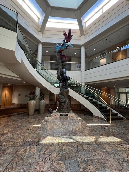 222 NE Park Plaza Dr, Vancouver, WA à louer - Photo du bâtiment - Image 3 de 6