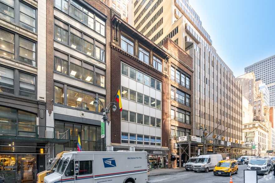 6 E 46th St, New York, NY for lease - Building Photo - Image 2 of 6