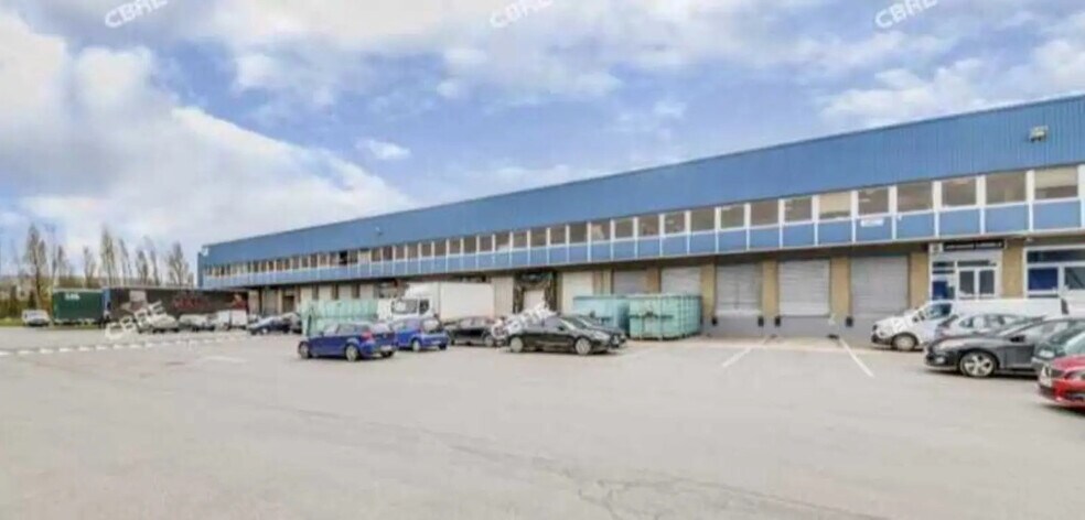 Flex in Antony for lease - Building Photo - Image 1 of 5