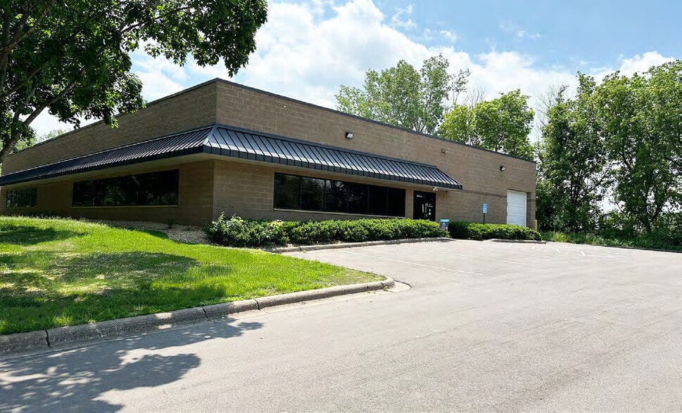 4099 White Bear Pky, White Bear Township, MN for lease - Building Photo - Image 1 of 21