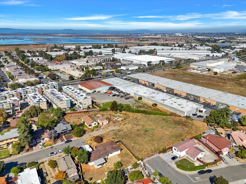 30793 Vallejo St, Union City, CA à vendre - Photo du bâtiment - Image 3 de 16