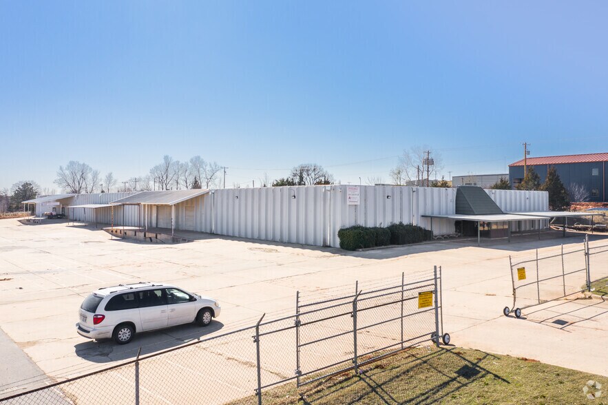 2524 SE 15th St, Oklahoma City, OK for lease - Building Photo - Image 3 of 9