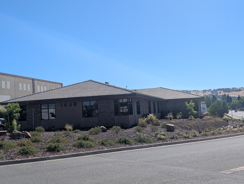 4640 Golden Foothill Pky, El Dorado Hills, CA à louer - Photo du bâtiment - Image 2 de 14