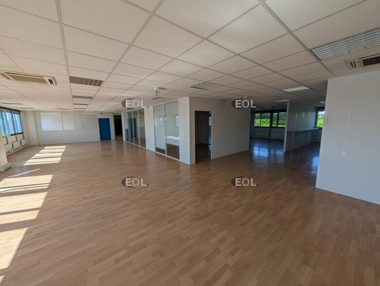 Office in Vitry-sur-Seine for lease - Building Photo - Image 2 of 17