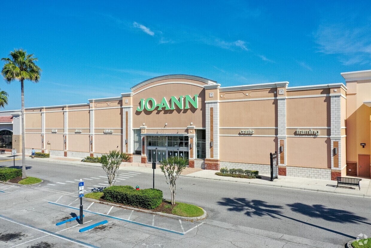 303-881 N Alafaya Trl, Orlando, FL for lease Building Photo- Image 1 of 1