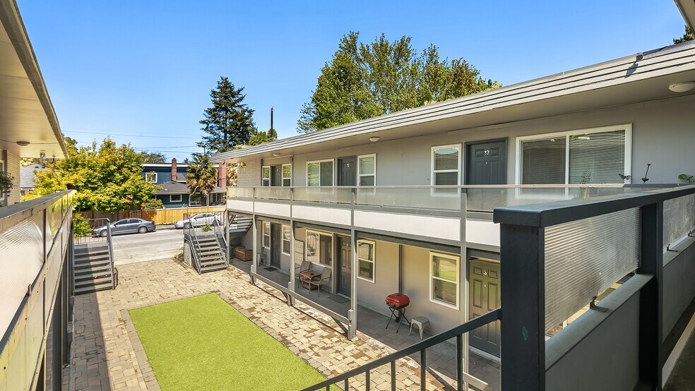 1201 S Cloverdale St, Seattle, WA à vendre - Photo du bâtiment - Image 2 de 10