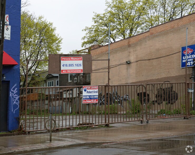 1134 Queen St E, Toronto, ON for sale - Primary Photo - Image 1 of 1