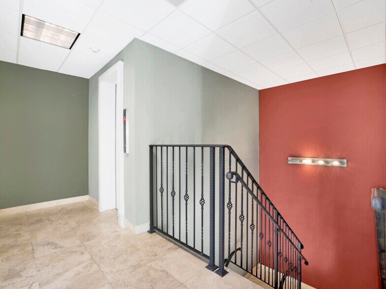 4070-4090 Laguna St, Coral Gables, FL à louer - Photo intérieure - Image 3 de 35