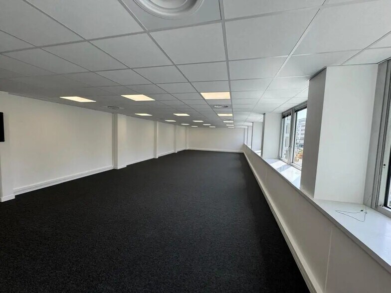 Office in Vélizy-Villacoublay for lease - Interior Photo - Image 2 of 4