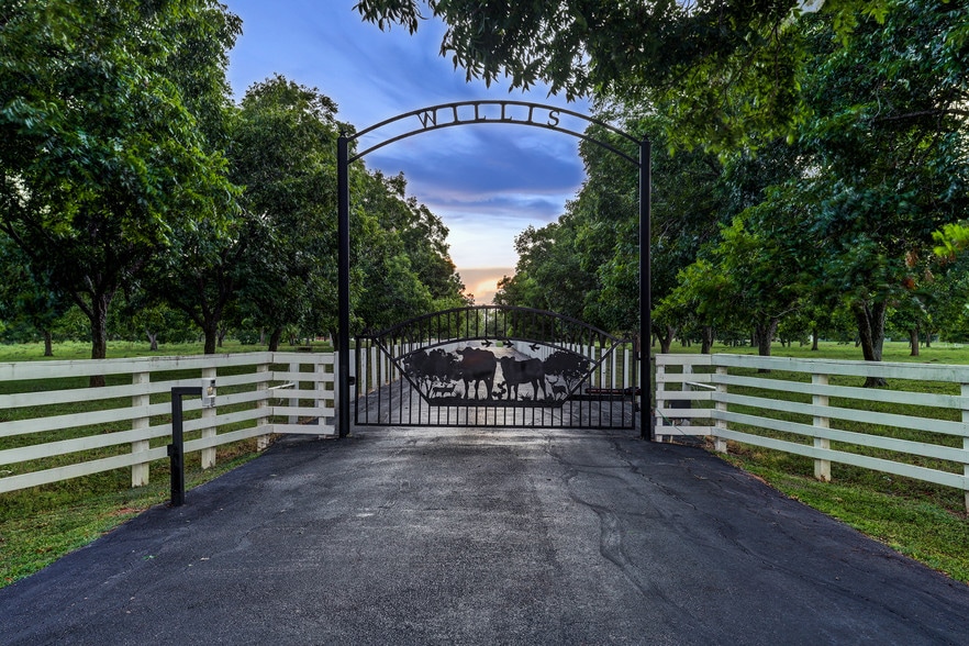 4309 Bowser Rd, Fulshear, TX for sale - Primary Photo - Image 1 of 41