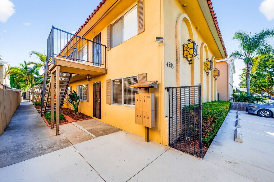 4585 Felton St, San Diego, CA à vendre - Photo du bâtiment - Image 3 de 26