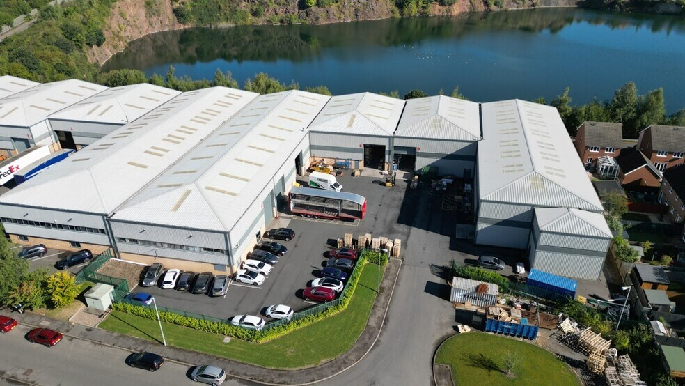 Century Park portefeuille de 2 propriétés à vendre sur LoopNet.ca - Photo du bâtiment - Image 1 de 3