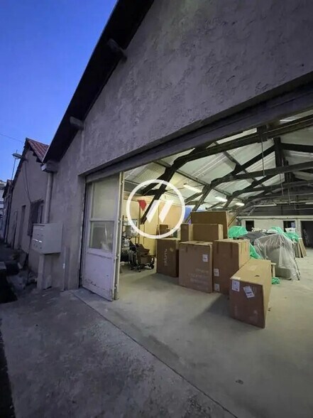 Office in Marseille for lease - Building Photo - Image 2 of 6