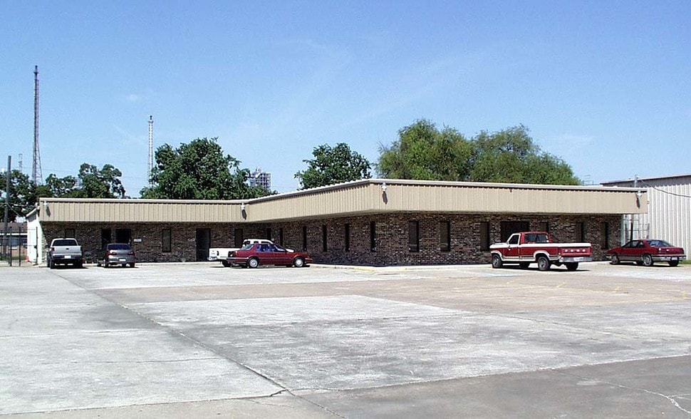 313 S SH 146, Baytown, TX for lease - Building Photo - Image 2 of 4