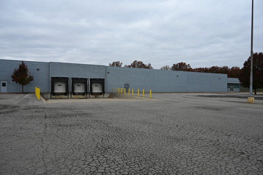 2300 Claremont Ave, Ashland, OH for lease - Building Photo - Image 2 of 130