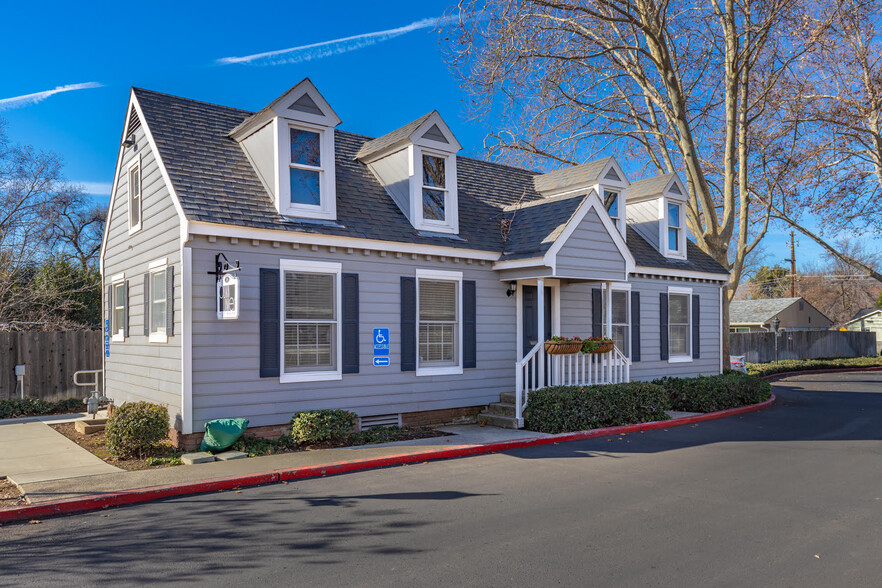 16 Williamsburg Ln, Chico, CA à vendre - Photo principale - Image 1 de 1