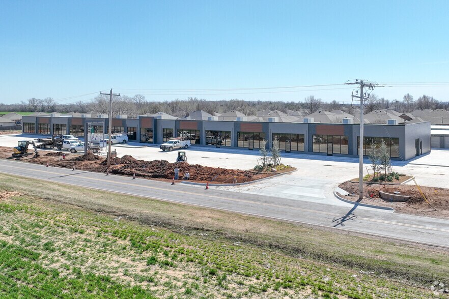 550 NE 24th St, Newcastle, OK for sale - Primary Photo - Image 1 of 34