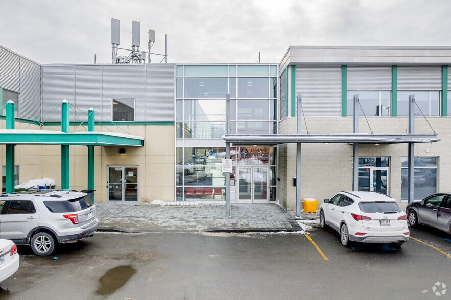 8550-8560 Boul Newman, Montréal, QC for lease - Building Photo - Image 3 of 4