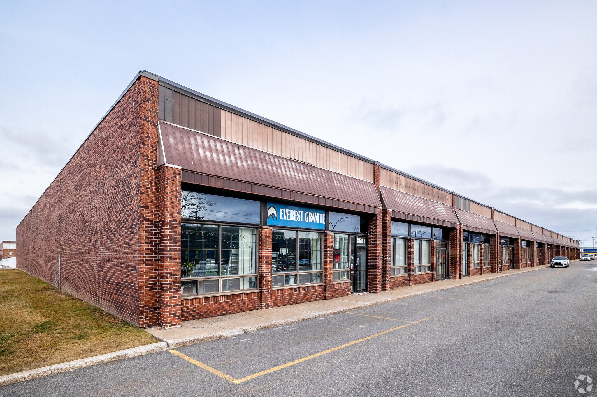 3455-3505 Rue Griffith, Montréal, QC for lease Primary Photo- Image 1 of 4