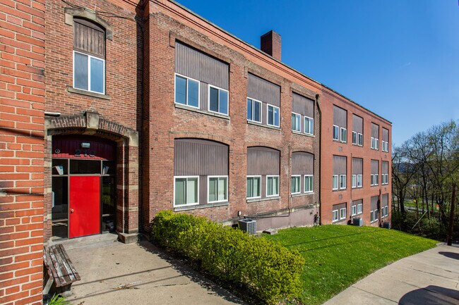 Plus de détails pour 210 5th Ave, Elizabeth, PA - Multi-résidentiel à vendre
