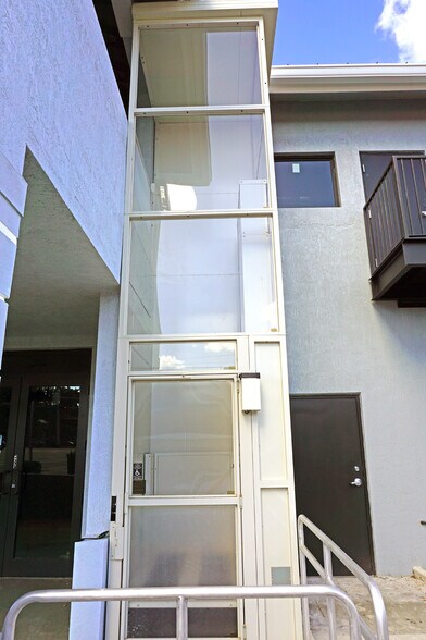 2010 Wilton Dr, Wilton Manors, FL à vendre - Photo du bâtiment - Image 3 de 17