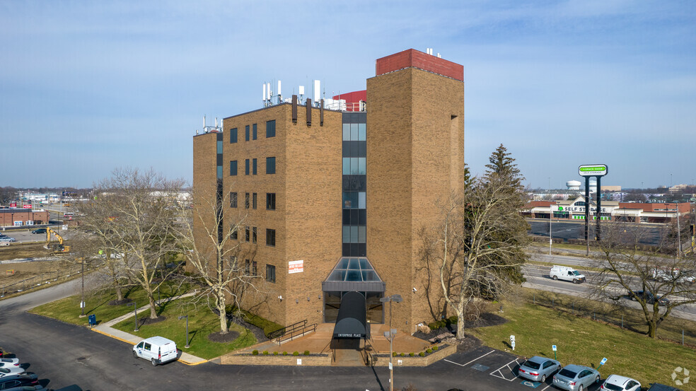 5900 Roche Dr, Columbus, OH à vendre - Photo du bâtiment - Image 1 de 1