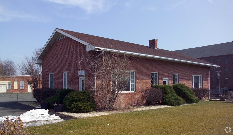 4 Open Square Way, Holyoke, MA for lease Building Photo- Image 1 of 4
