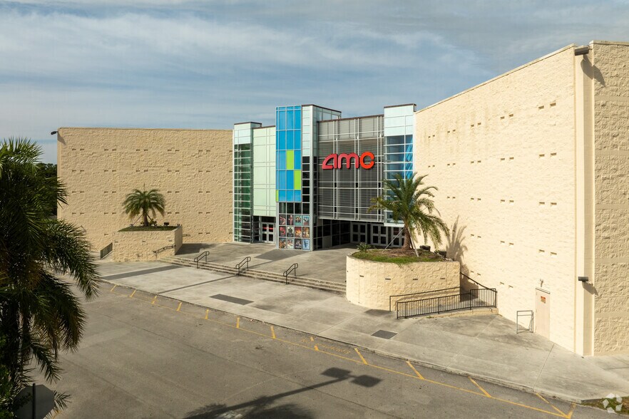 1900 NE Courtyard Cir, Port Saint Lucie, FL à vendre - Photo du bâtiment - Image 3 de 5