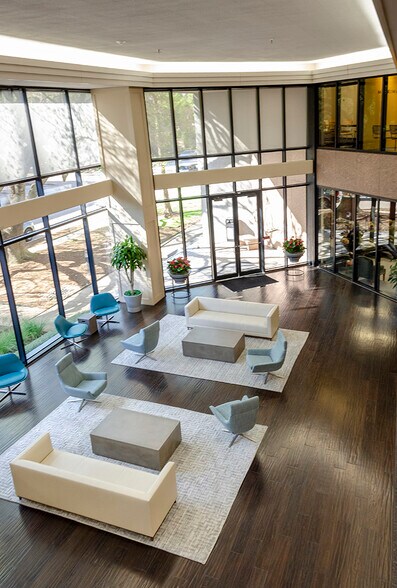 3900 Essex Ln, Houston, TX à louer - Photo intérieure - Image 2 de 4
