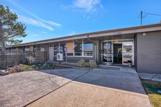 5402 NW Kinyon Ave, Lawton, OK for lease Building Photo- Image 2 of 16